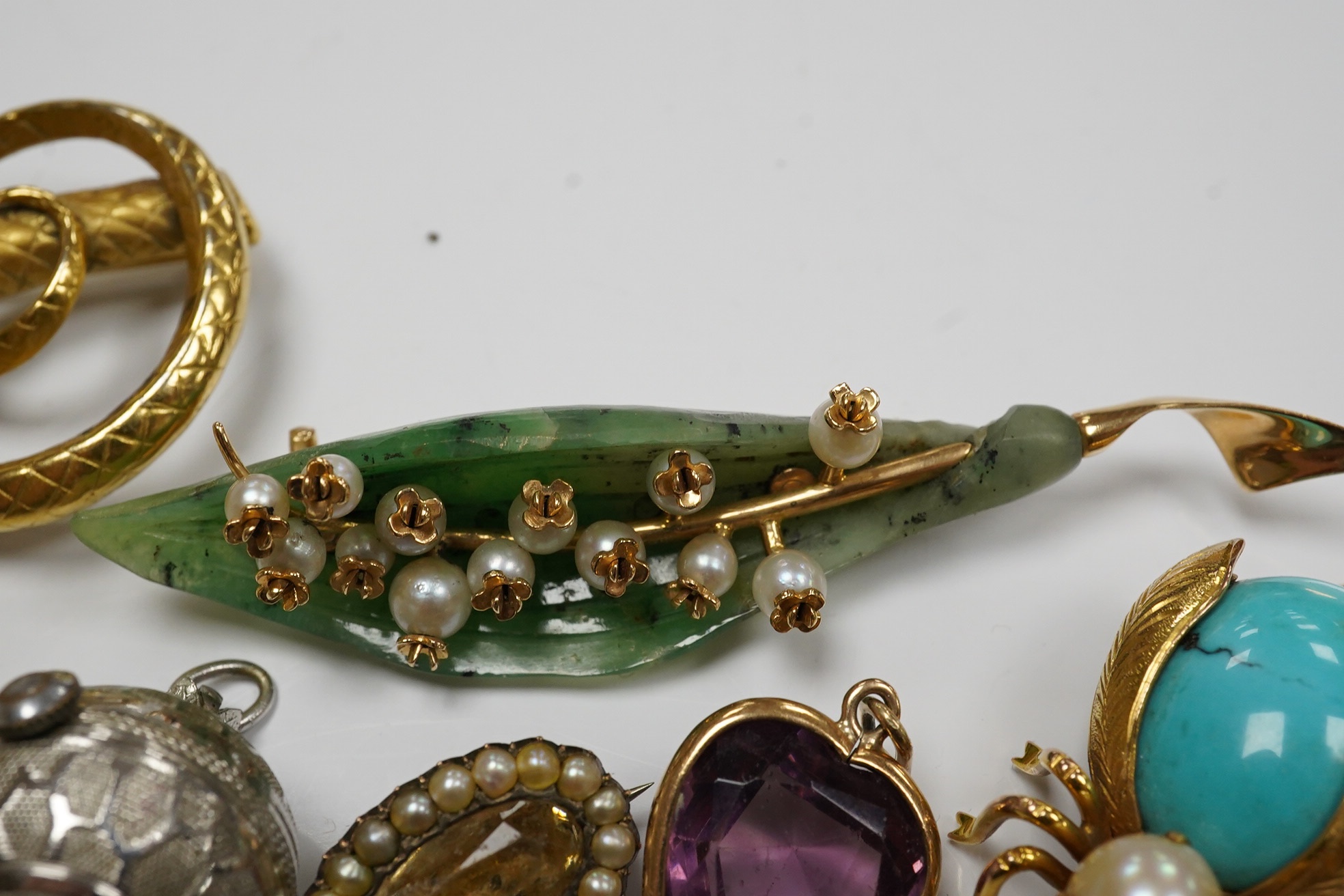 Assorted jewellery including gold plated serpent brooch, an 18k bust charm, 14k, turquoise and cultured pearl set bug brooch, etc. Condition - fair to good